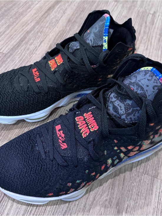 Nike LeBron 17 James Gang Sneakers - Picture 3 of 10